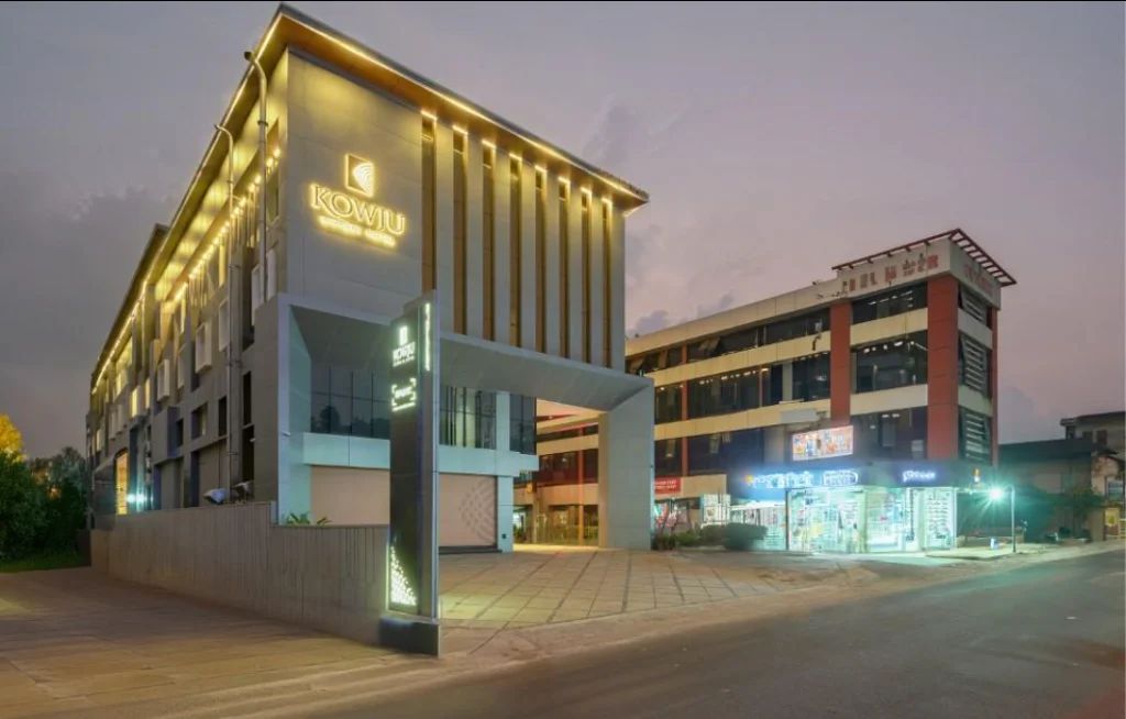 Exterior facade and entrance of Kowju Airport Hotel Calicut in Kozhikode