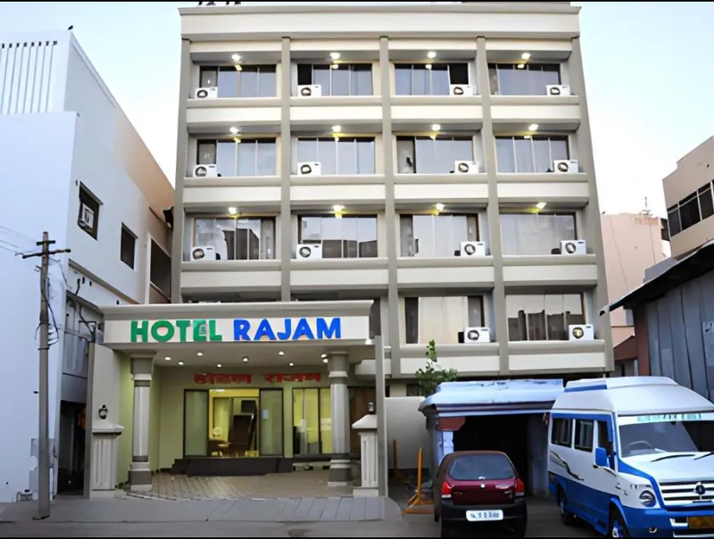 Hotel Rajam entrance portico