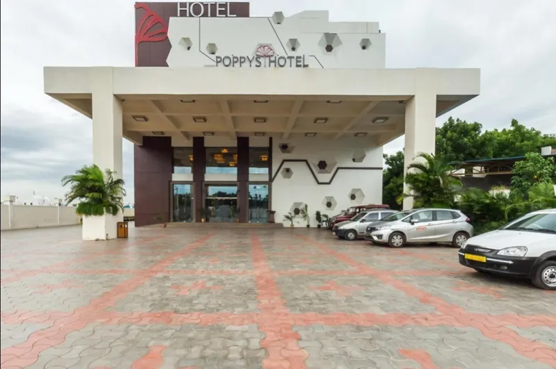 Poppys Hotel Madurai swimming pool