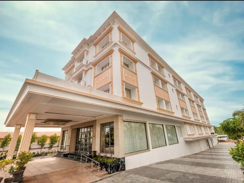 Hotel Star Palace entrance and facilities