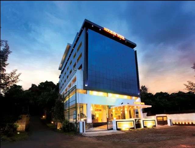 Hotel Holiday Vista exterior facade in Thekkady