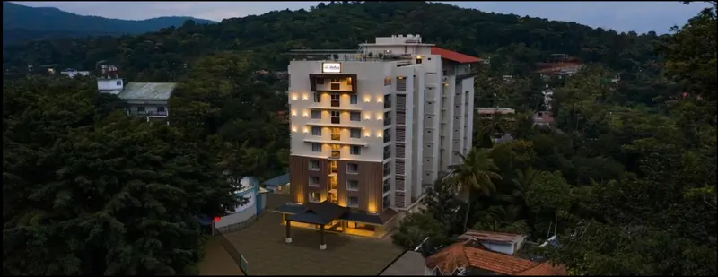 Peppervine Hotel swimming pool and outdoor lounge
