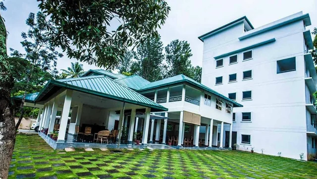 Peppervine Hotel exterior facade in Thekkady