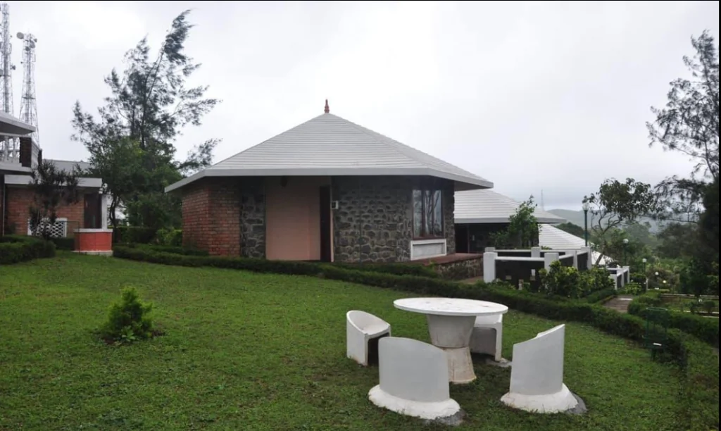 Exterior facade and entrance of Thrishangu Heaven Resort Kuttikkanam in Vagamon